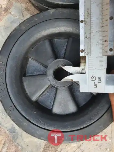 ล้อรถตัดหญ้า คู่ละ 200บาท รวมส่ง โทร : 094-7899445