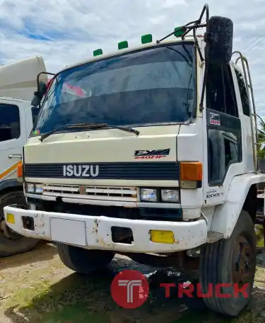 10 ล้อ หัวแซสซี 2 เพลา เดิมๆ บางๆ 485,000 บาท ISUZU ROCKY