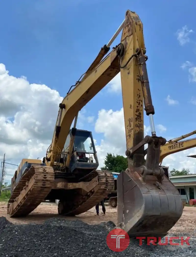 สุดคุ้ม ถูก ๆมีเล่มทะเบียน 285,000 บาท KOMATSU PC200-3