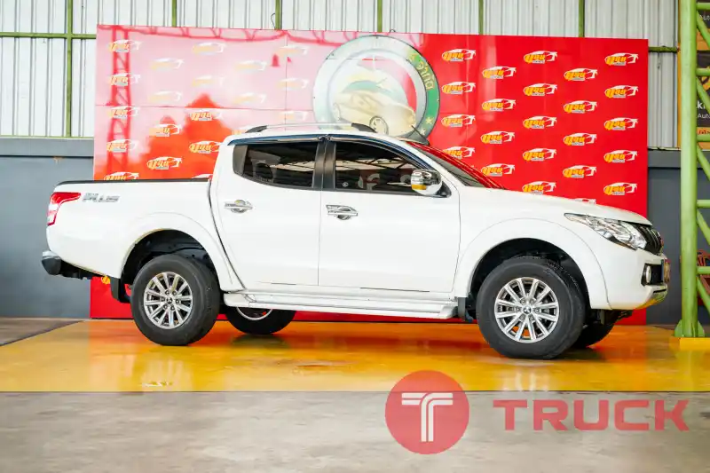 Mitsubishi Triton Plus 4ประตู ปี2017 เครื่อง2.5 Mitsubishi Triton Plus 4ประตู ปี2017 เครื่อง2.5