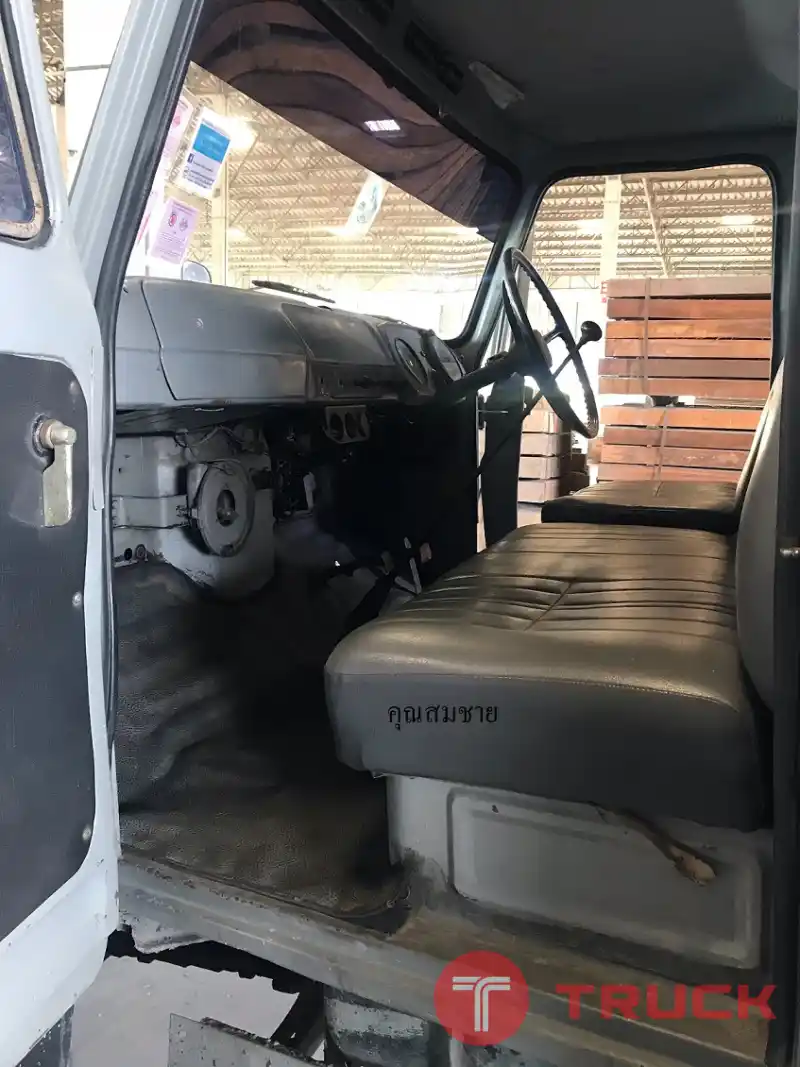 รถบรรทุก 6 ล้อ ยี่ห้อ ISUZU หัวยาว กระบะเรียบ เครื่อง 6BB1 6 สูบ 125 แรง รถบรรทุก 6 ล้อ ยี่ห้อ ISUZU หัวยาว กระบะเรียบ เครื่อง 6BB1 6 สูบ 125 แรง