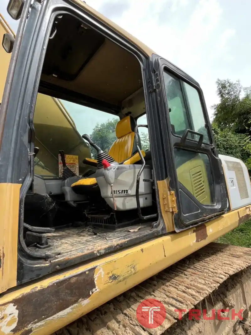 สีเดิม จากศูนย์ แห้ง ๆ แรงพร้อมใช้ 850,000 บาท KOMATSU PC200-7 ปี 2006