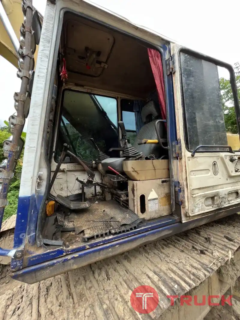 แห้งเดิม แอร์เย็น 495,000 บาท Komatsu Pc200-5