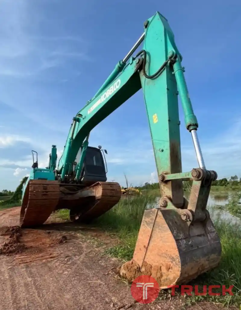 แบคโฮ 9,969 ชั่วโมง แท้ จาก มือเดียว KOBELCO SK200 MARK 8 SUPER Xm ชีเรียลสูง YN12T-146xx