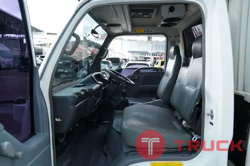 ISUZU NKR 2.8 MT ปี 2007 จด 2008 สีขาว ISUZU NKR 2.8 MT ปี 2007 จด 2008 สีขาว