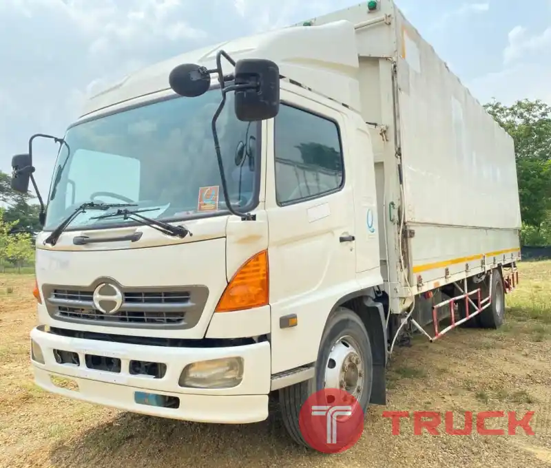 รถหกล้อบรรทุกเปิดข้าง ภายในสวย แอร์เย็น มือเดียวจากศูนย์ HINO MEGA -212 แรง ปี 50 ราคา 725,000 บาท