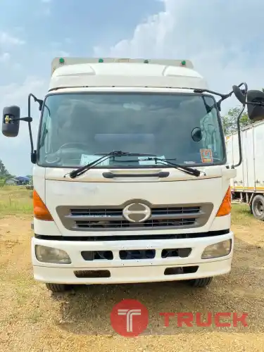 รถหกล้อบรรทุกเปิดข้าง ภายในสวย แอร์เย็น มือเดียวจากศูนย์ HINO MEGA -212 แรง ปี 50 ราคา 725,000 บาท