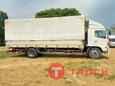 รถหกล้อบรรทุกเปิดข้าง ภายในสวย แอร์เย็น มือเดียวจากศูนย์ HINO MEGA -212 แรง ปี 50 ราคา 725,000 บาท