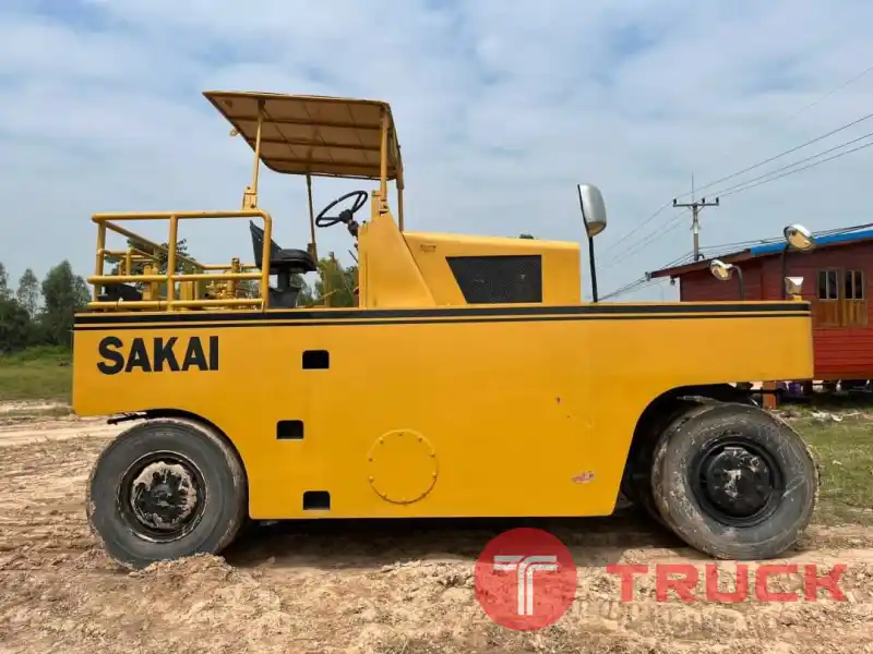 มาถึงแล้วค่ะ รถบด 9 ล้อยาง รุ่นพิมพ์นิยม 495,000 บาท SAKAI TS9