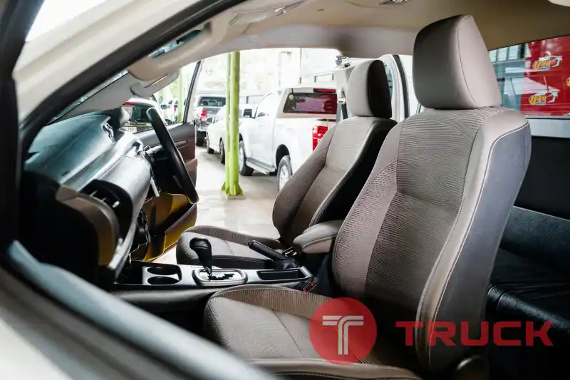 Toyota Hilux Revo Cab (E) ปี2016 เครื่อง2.4 Toyota Hilux Revo Cab (E) ปี2016 เครื่อง2.4