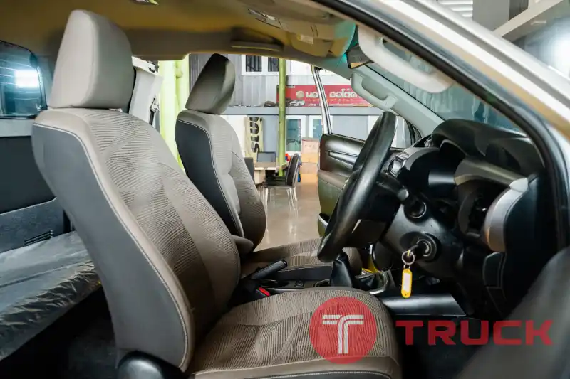 Toyota Hilux Revo Cab 4x4 ปี2016 เครื่อง2.4 Toyota Hilux Revo Cab 4x4 ปี2016 เครื่อง2.4