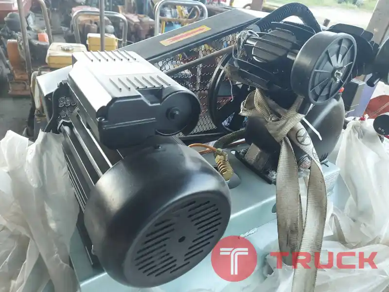 ปั๊มลมใหม่ ไฟ220V. 200ลิตร 25,000บาท โทร : 094-7899445 ปั๊มลมใหม่ ไฟ220V. 200ลิตร 25,000บาท โทร : 094-7899445