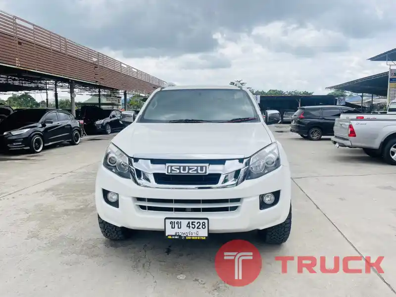 Isuzu V-cross 4ประตู 4x4 ปี2013 เครื่อง3.0 Isuzu V-cross 4ประตู 4x4 ปี2013 เครื่อง3.0