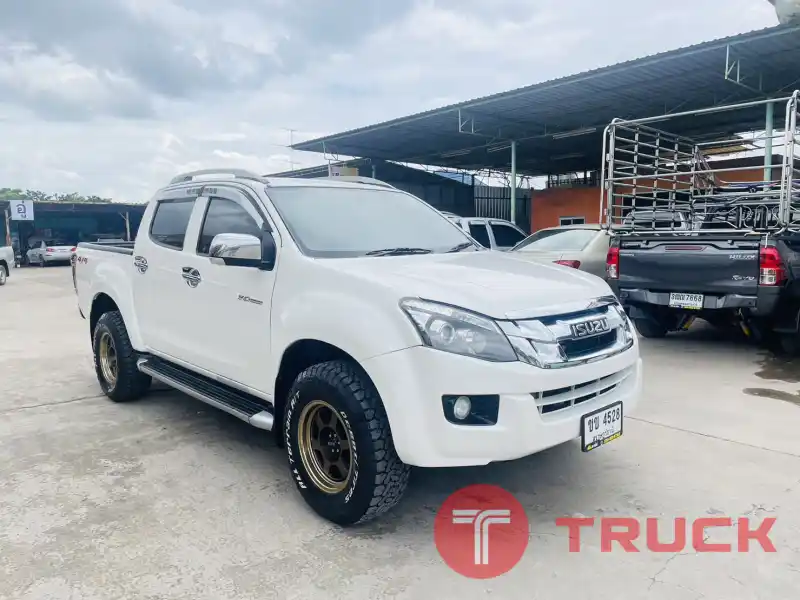 Isuzu V-cross 4ประตู 4x4 ปี2013 เครื่อง3.0 Isuzu V-cross 4ประตู 4x4 ปี2013 เครื่อง3.0