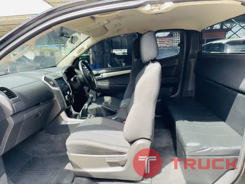 All new Isuzu D-max cab (Z) ปี2011จด2012 เครื่อง2.5 All new Isuzu D-max cab (Z) ปี2011จด2012 เครื่อง2.5