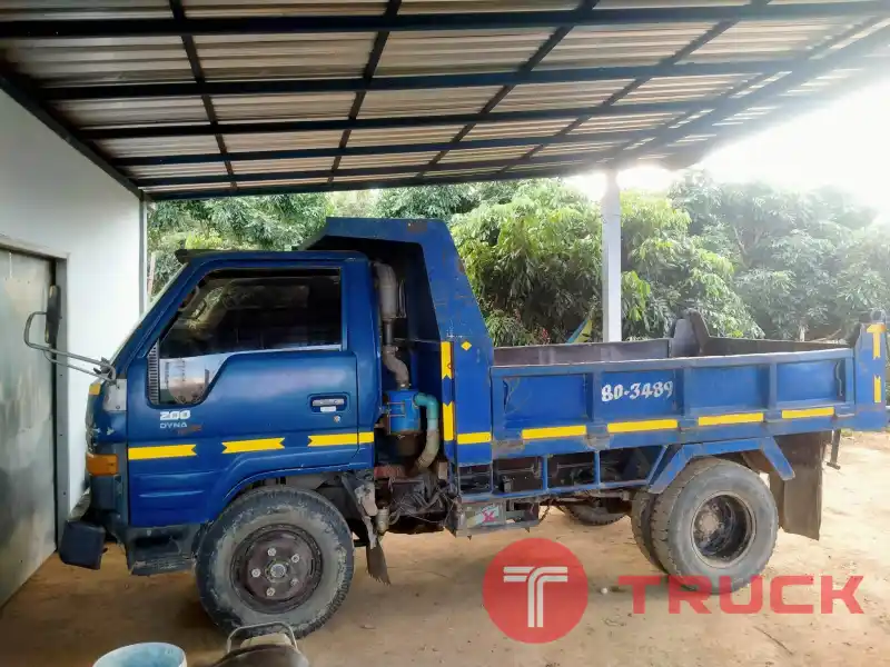Toyota dyna หกล้อดั้ม 3คิว เล่มทะเบียนครบ พร้อมใช้งาน