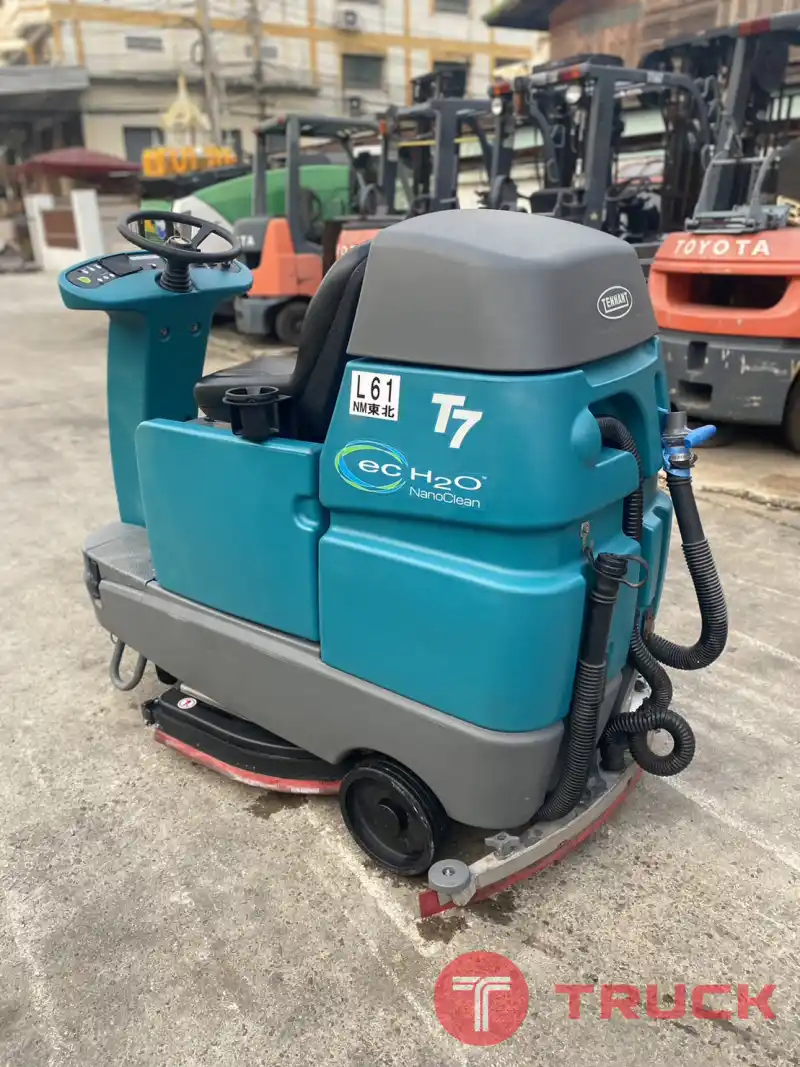 ขายรถขัดพื้น TENNANT T7 รถขัดพิ้นแบบนั่งขับขนาดเล็ก ขัดล้างพื้นสะอาด เหมาะสำหรับพื้นเรียบ รถขัดพื้นมือสองสภาพดี ชั่วโมงการใช้งานน้อย นำเข้าตรงจากญี่ปุ่น
