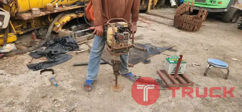 ขาย เครื่องแย็กปูน กระแทกปูน คอนกรีต เครื่องยนต์เบนซิน 2 จังหวะ เก่าญี่ปุ่น พร้อมใช้ = 32,000 บาท