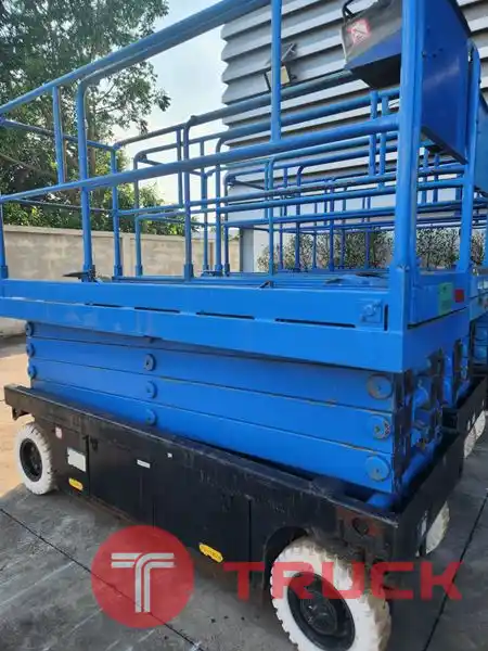 Aichi 8m. Scissor lift - ลิฟท์ ขากรรไกร 8 เมตร by OEK 098-5625920