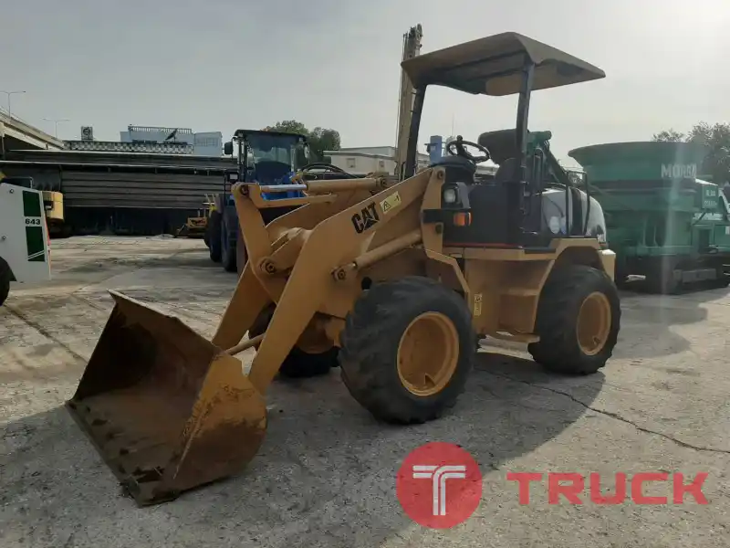 รถตักมือสอง CAT 902B รถสวยมากใช้งานมาน้อย นำเข้าจากญี่ปุ่น รถตักมือสอง CAT 902B รถสวยมากใช้งานมาน้อย นำเข้าจากญี่ปุ่น