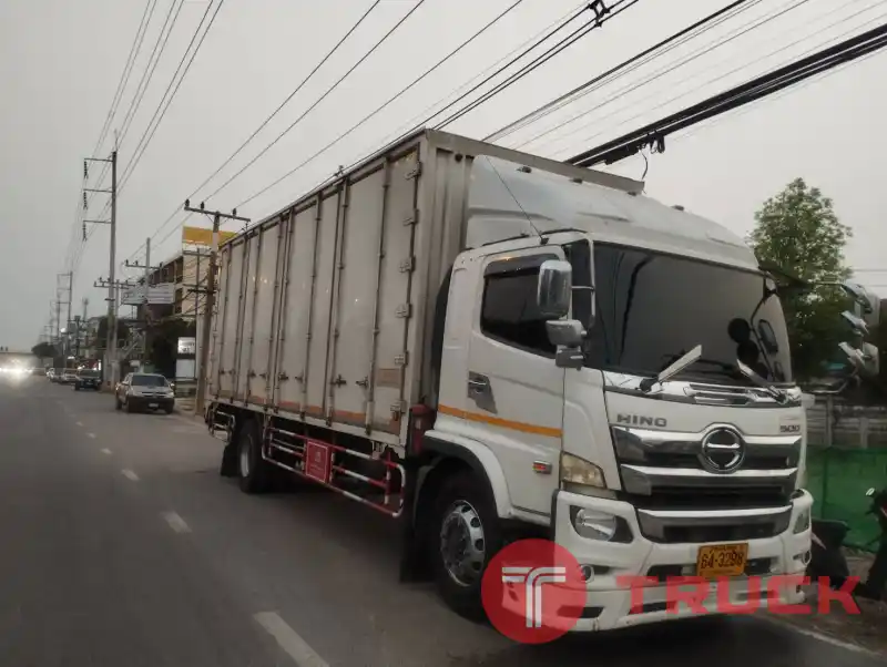 ขายรถ 6 ล้อตู้ทึบ 10 บาน ตู้ขนาด 7.60 เมตร Hino victor 500 fg8j 240 hp ปี 61 ขายรถ 6 ล้อตู้ทึบ 10 บาน ตู้ขนาด 7.60 เมตร Hino victor 500 fg8j 240 hp ปี 61