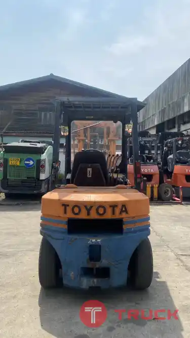 ขายฟอร์คลิฟท์ TOYOTA รุ่น 5FD25 เครื่องดีเซล 1Z ขนาด 2.5 ตัน เสาสูง 3 เมตร พร้อมตัวหนีบถัง หมุนได้ แบบเกาะ ถอดเปลี่ยนได้ รถใช้งานมาน้อยนำเข้าจากญี่ปุ่น