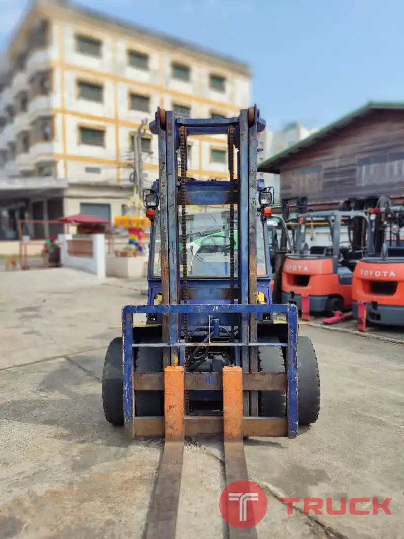 ขายฟอร์คลิฟท์ KOMATSU รุ่น FD40T-5 เกียร์ออโต้ เครื่องดีเซล เสายกสูง 4 เมตร รถนำเข้าจากญี่ปุ่นสภาพดี ราคาไม่แพง