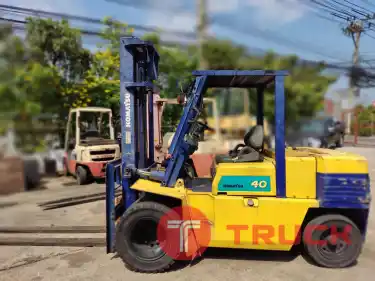 ขายฟอร์คลิฟท์ KOMATSU รุ่น FD40T-5 เกียร์ออโต้ เครื่องดีเซล เสายกสูง 4 เมตร รถนำเข้าจากญี่ปุ่นสภาพดี ราคาไม่แพง