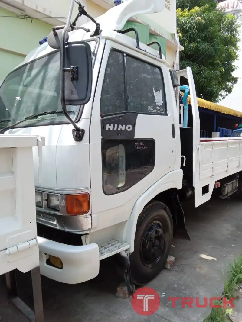 HINO 6 ล้อ กระบะยาว 5.5 เมตร สภาพดี HINO 6 ล้อ กระบะยาว 5.5 เมตร สภาพดี