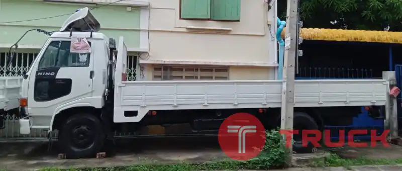 HINO 6 ล้อ กระบะยาว 5.5 เมตร สภาพดี HINO 6 ล้อ กระบะยาว 5.5 เมตร สภาพดี