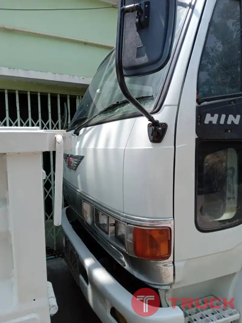 HINO 6 ล้อ กระบะยาว 5.5 เมตร สภาพดี HINO 6 ล้อ กระบะยาว 5.5 เมตร สภาพดี
