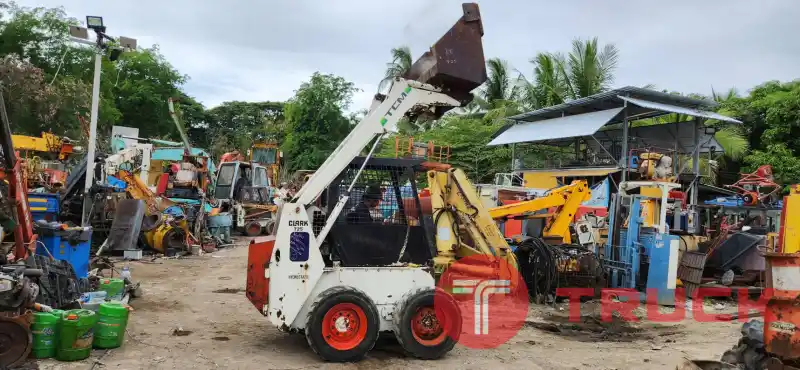 ขาย รถตัก BOBCAT เก่าญี่ปุ่น TCM 725 เครื่อง kubota ดีเซล 4 สูบ เก่าญี่ปุ่น ยกสูง 2.8 เมตร เครื่องดี