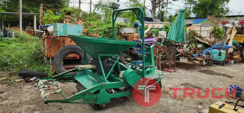 ขาย รถโรยทราย พ่นทราย สภาพสวย เบนซิน 2 สูบ 16 แรง เก่านอก ยางตัน กระบะสแตนเลส