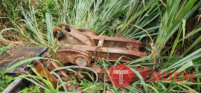 หัวคีบไม้ นำเข้าจากญี่ปุ่น สภาพพร้อมใช้งาน ใส่รถขุด แบคโฮ PC200 สลัก 80 มิล