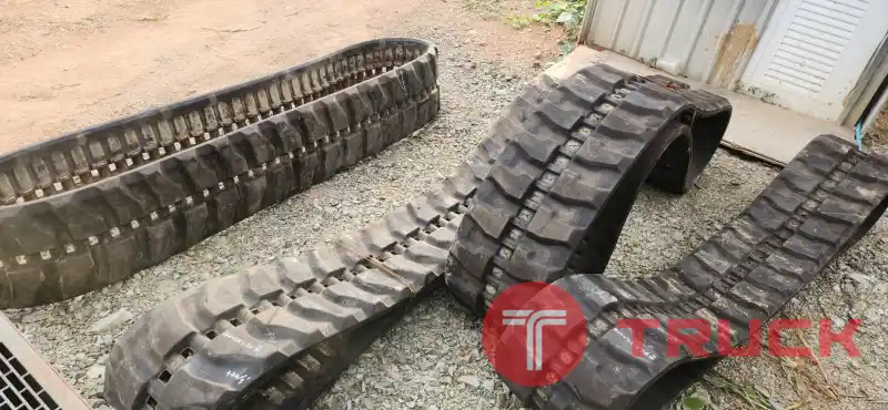 แทรคยาง รถขุด แบคโฮ pc 40 60 เก่าญี่ปุ่น เบอร์ 400- 75- 76 ข้อ ราคาคู่ละ 38000 บาท