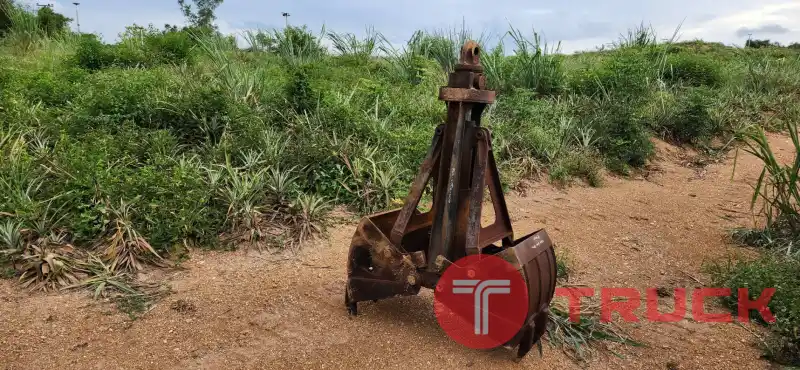 หัวหนีบ งับดิน เก่าญี่ปุ่น กว้าง 60cm ถ่างออก 120cm สูง 180cm = 38,000 บาท