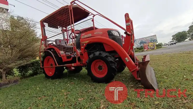 คูโบต้าB2440 มีกรงพร้อมใบดัน