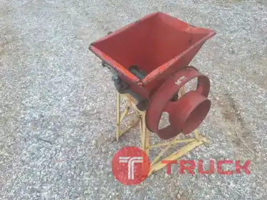 เครื่องอัดเม็ด อัดแท่ง อัดก้อน ต้องมีเครื่องยนต์หรือมอเตอร์ต้นกำลัง สภาพสวยเดิม จากญี่ปุ่น ขายตามสภาพเดิมจากญี่ปุ่น ราคา 4,500บาท โทร : 094-7899445 Line : @KT2Hand "ส่งได้ รูดบัตรได้ ออกใบกำกับภาษีได้"