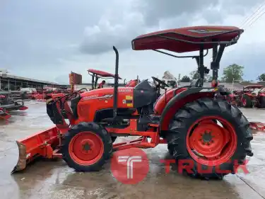 รุ่นนี้เลยดันดี แรงดีไม่มีตก มีหลายคันให้เลือก รถไถคูโบต้ารุ่น MU4902ใบดันดินหน้า ผาน 1 ตัว ดาวน์ 10,000 บาท สนใจโทรสอบถามหรือมาดูที่ร้านเราได้จ้า
