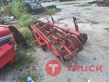 เครื่องกวาดฟาง ติดท้ายรถไถ กวาดรวมแถว ม้วนฟางเร็วขึ้น ได้ก้อนแน่น กวาดเรียบ NIPLO มือ2 สภาพสวย น่าใช้งาน ราคา 28,000บาท โทร : 094-7899445 จำหน่ายเครื่องจักรมือ2 จากต่างประเทศ