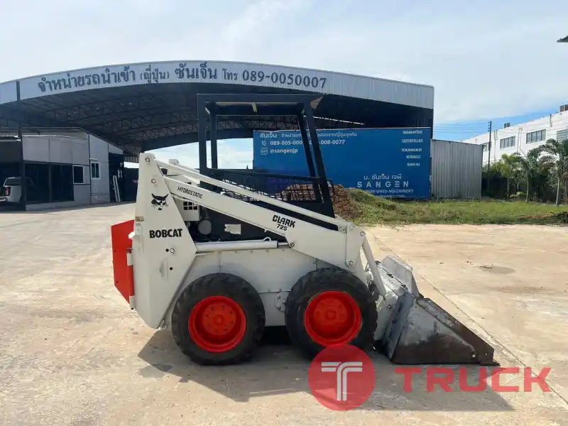 BOBCAT725 นำเข้าจากญี่ปุ่น สภาพพร้อมใช้งาน LINE @sangenjp โทร 089-0080077,089-0050007,086-0044333,065-8844400 www.sangenjp.com www.nmc99.com
