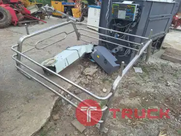 คอกสแตนเลสไม่ทราบรุ่นซื้อใหม่มีเป็นหมื่นขายมือสอง ราคา 2,500 บาท โทร 09สี่-7899สี่สี่5