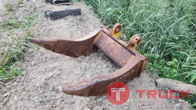 ขาย หัวริปเปอร์ เก่านอก สำหรับรถขุด แบคโฮ pc 200 สลัก 80 มิล ห่างหู 33 เซ็น ใช้ขุด งัดหิน ขุดตอไม้