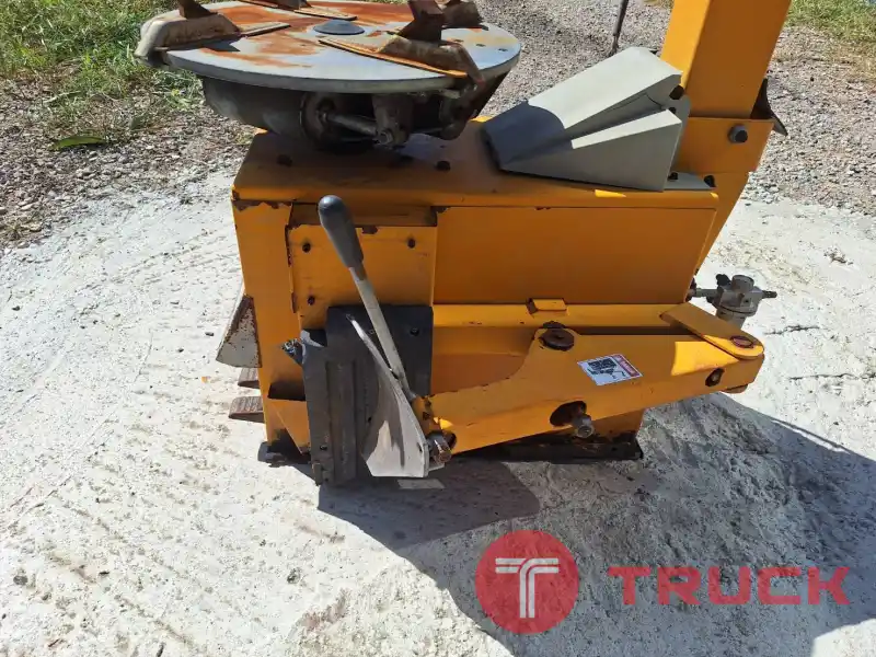 เครื่องถอดยาง CORREGGIO ITALY ไฟ380V. สภาพสวยเดิม อุปกรณ์ครบ รุ่นใหม่ มือ2ญี่ปุ่น คุณภาพดีแน่นอน ราคา 15,000 บาท โทร 0947899445 Line @KT2Hand จัดส่งด่วนได้ รูดบัตรเครดิตได้ ออกกำกับภาษีได้