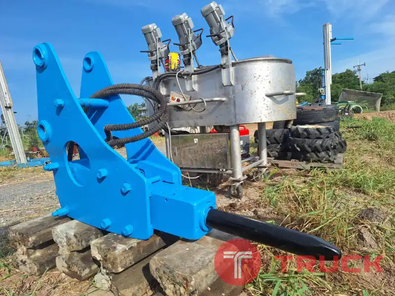 หัวกระแทก หัวแย็ก HYDRAURIC BREAKER ยี่ห้อ TOKU รุ่น 5ME สำหรับรถขุด PC45-PC60 สภาพสวยเดิม รุ่นใหม่ มือ2ญี่ปุ่น ราคา 28,000 บาท โทร 094-7899445 Line @KT2Hand จัดส่งด่วนได้ รูดบัตรเครดิตได้ ออกกำกับภาษีได้