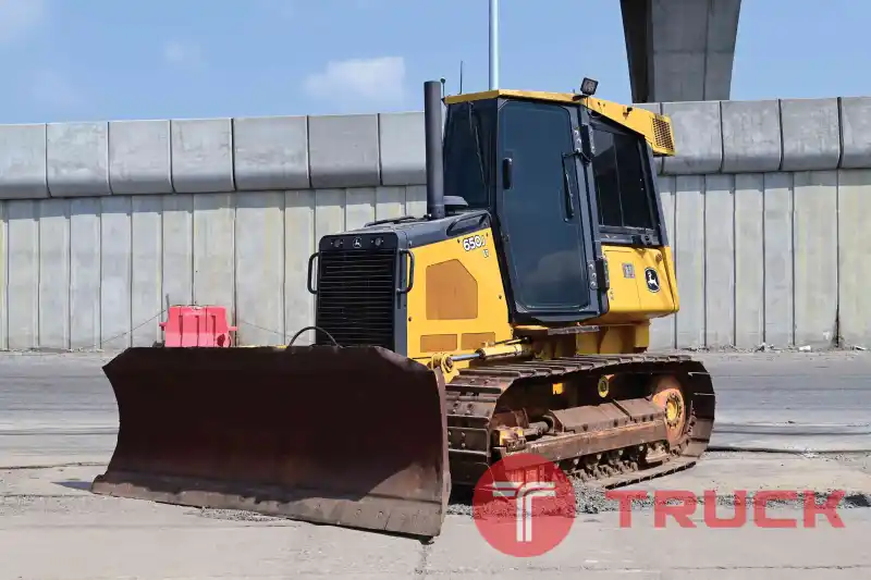 ขายด่วน แทรคเตอร์ John Deere 650J พร้อมใช้ราคาถูก 690,000 บาท สนใจติดต่อ พี่สมาน โทร. 089-685-5123