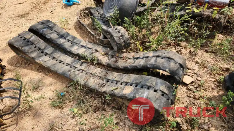 แทรคยาง รถขุด 250x52.5x78 ข้อ ราคา คู่ละ 16,000 บาท