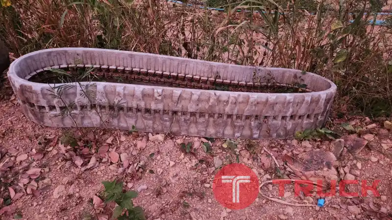 ขาย แทรคยาง รถขุด แบคโฮ เก่าญี่ปุ่น เบอร์ 300x52.5x82 ข้อ ราคาเส้นละ 8,500 บาท