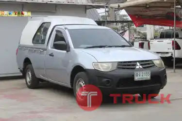 Mitsubishi triton 2011