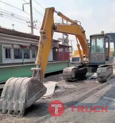รถขุด KOMATSUpc120 รุ่น 3